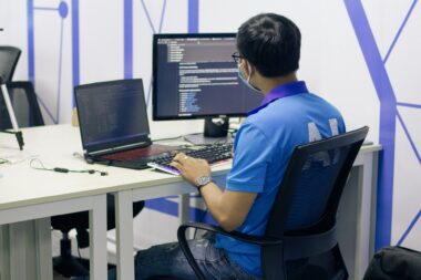 Automatyzacja testów modeli AI – najlepsze praktyki w 2025