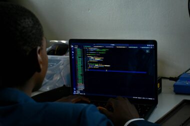 Etyka w AI – czego powinien nauczyć się każdy programista sztucznej inteligencji?