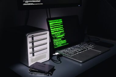 Jak korzystać z Wireshark do analizy ruchu sieciowego i wykrywania zagrożeń