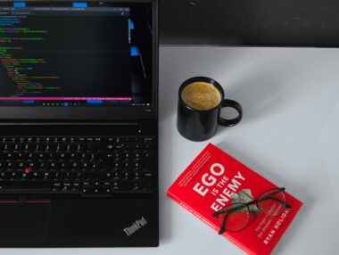 Porównanie frameworków AI – TensorFlow vs PyTorch w praktyce