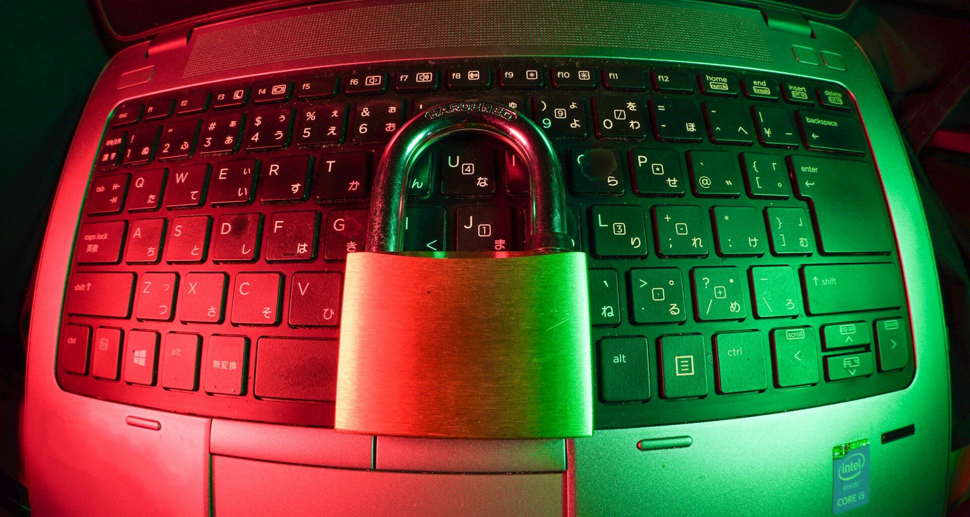 Sztuczna inteligencja w cybersecurity: jak narzędzia AI pomagają w wykrywaniu zagrożeń