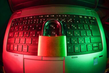 Sztuczna inteligencja w cybersecurity: jak narzędzia AI pomagają w wykrywaniu zagrożeń
