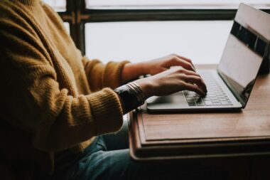Jak dodać użytkowników moodle plikiem csv?