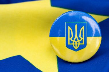 Ukraina pod cyberparasolem UE — pomoc przy atakach hakerskich i co to oznacza dla cyberbezpieczeństwa Europy