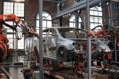 Volkswagen planuje zwolnienie nawet 100 tysięcy pracowników — jak technologia zmienia przemysł motoryzacyjny